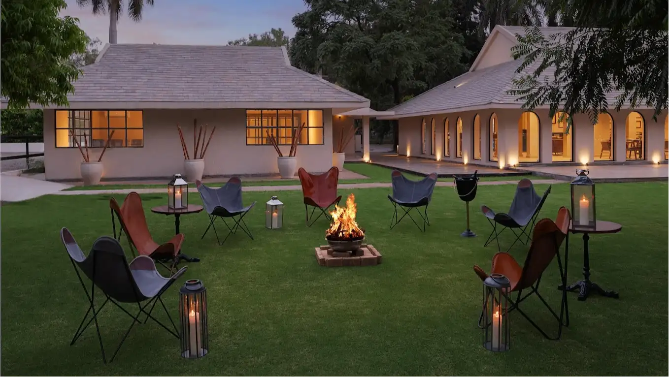 L-SHAPED LAWN